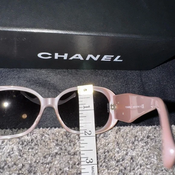 CHANEL Black and Pink Oversized Sunglasses - Picture 15 of 16